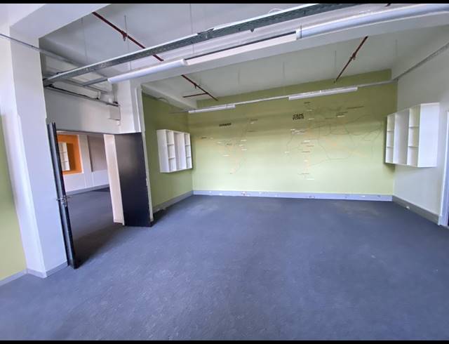 113M² OFFICE TO LET IN WOODSTOCK